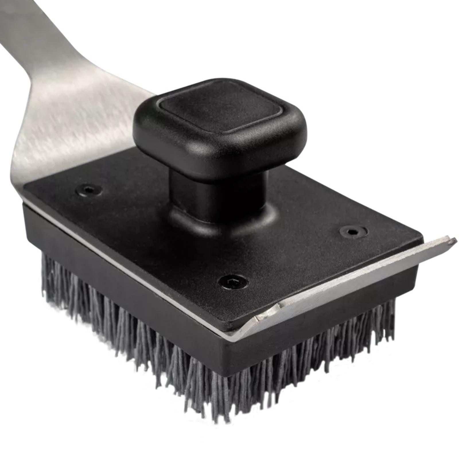 traeger-bbq-cleaning-brush-studio-close-back