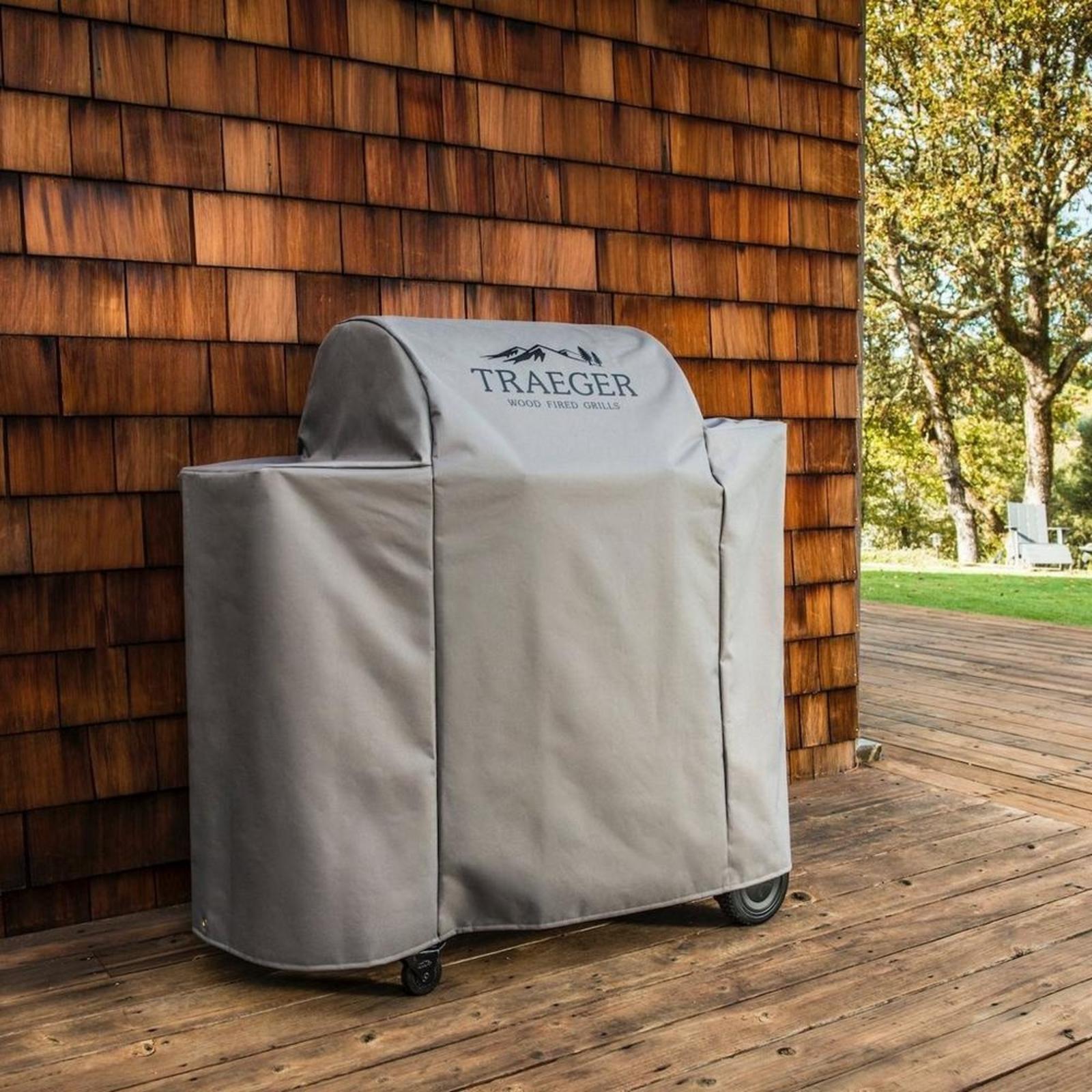 traeger-ironwood-650-full-length-grill-cover-lifestyle