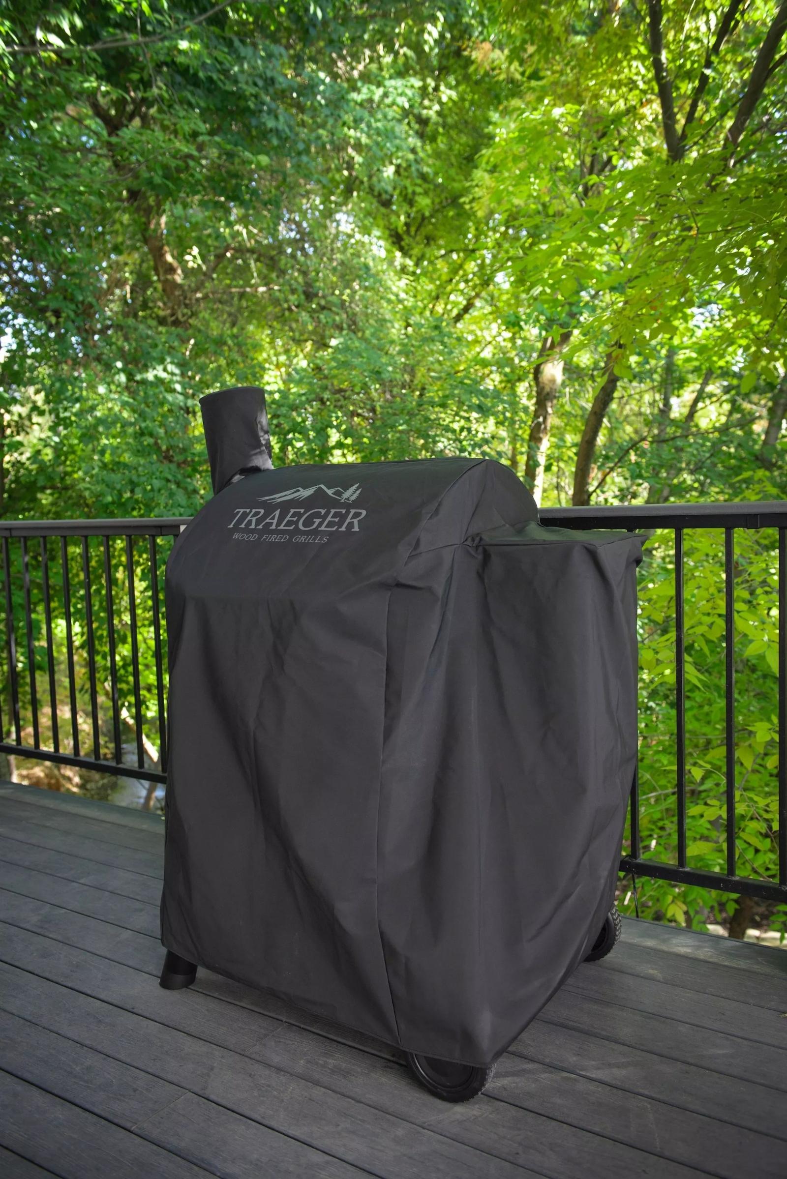 traeger-pro-575_22series-full-length-grill-cover-lifestyle