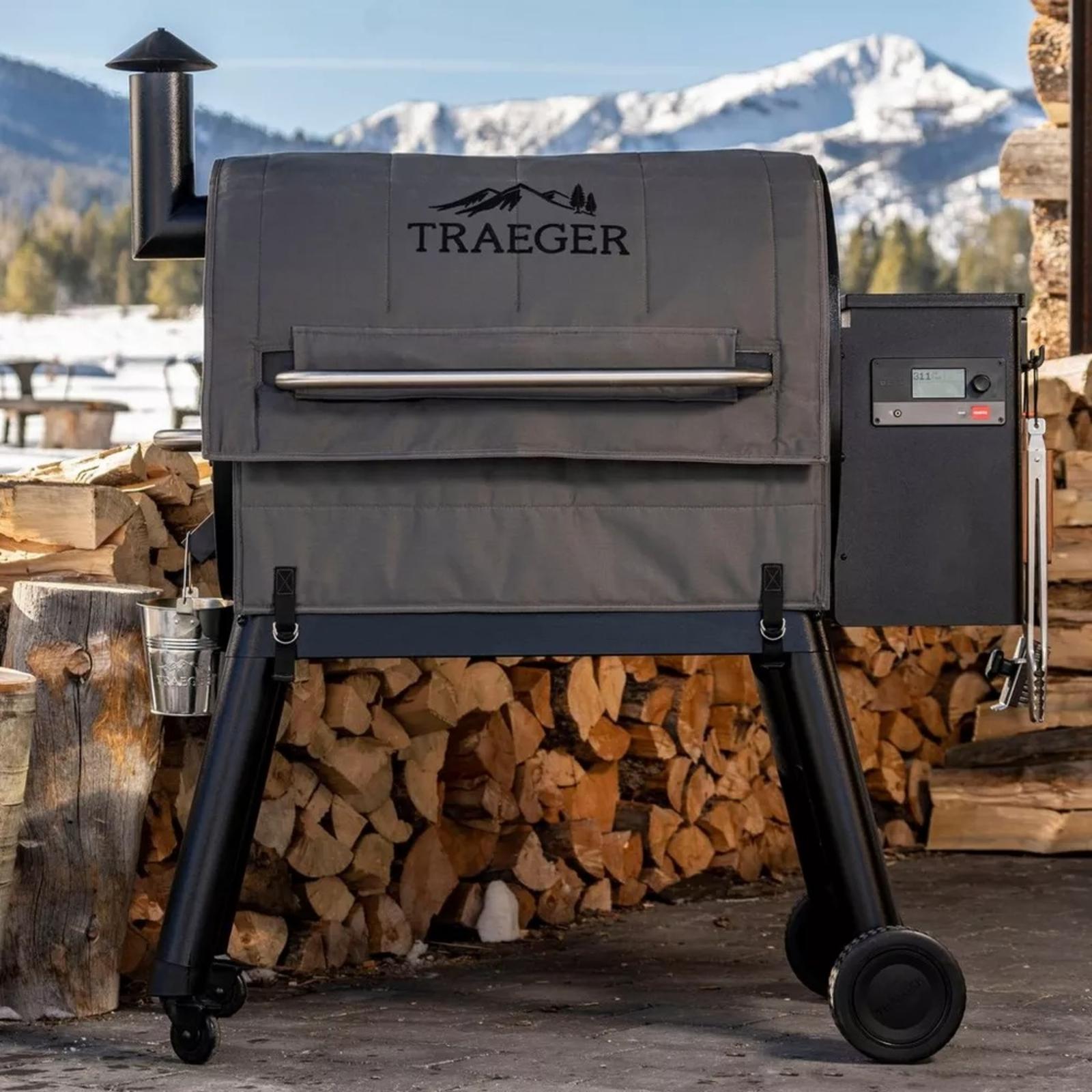 traeger-insulation-blanket-pro-780-lifestyle-close