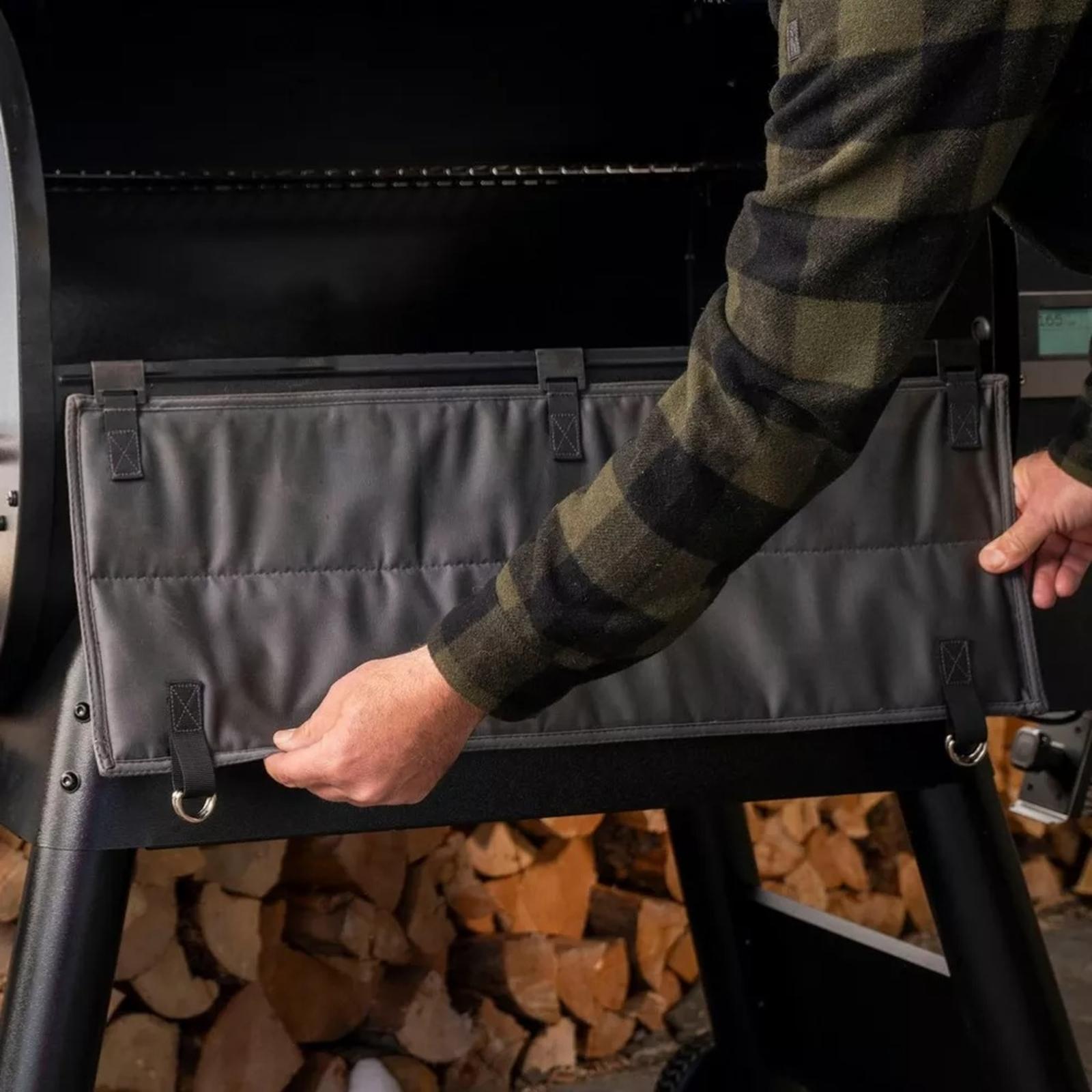 traeger-insulation-blanket-pro-780-lifestyle-close