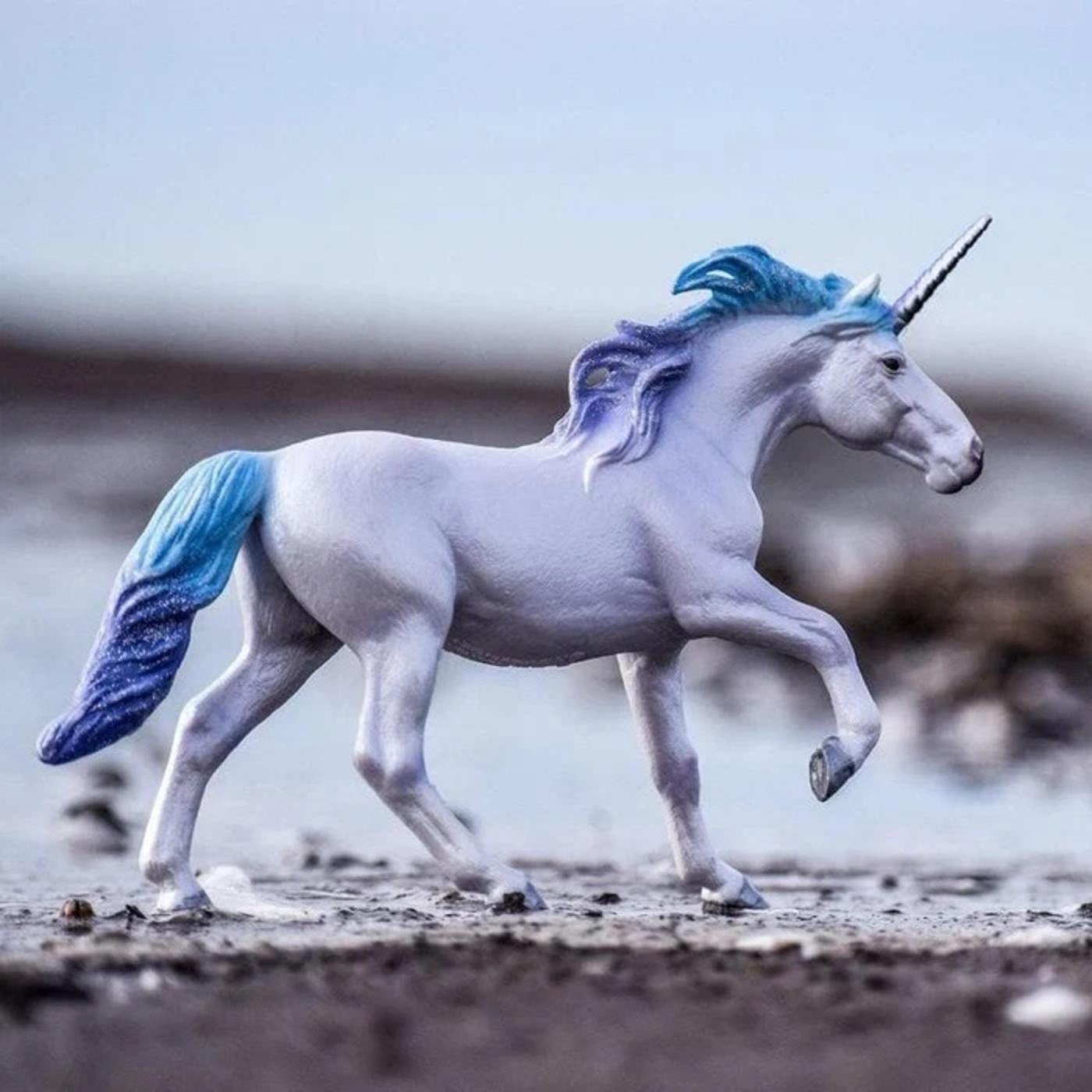 unicorn-stallion-rainbow-model-breyer-612499_700x700