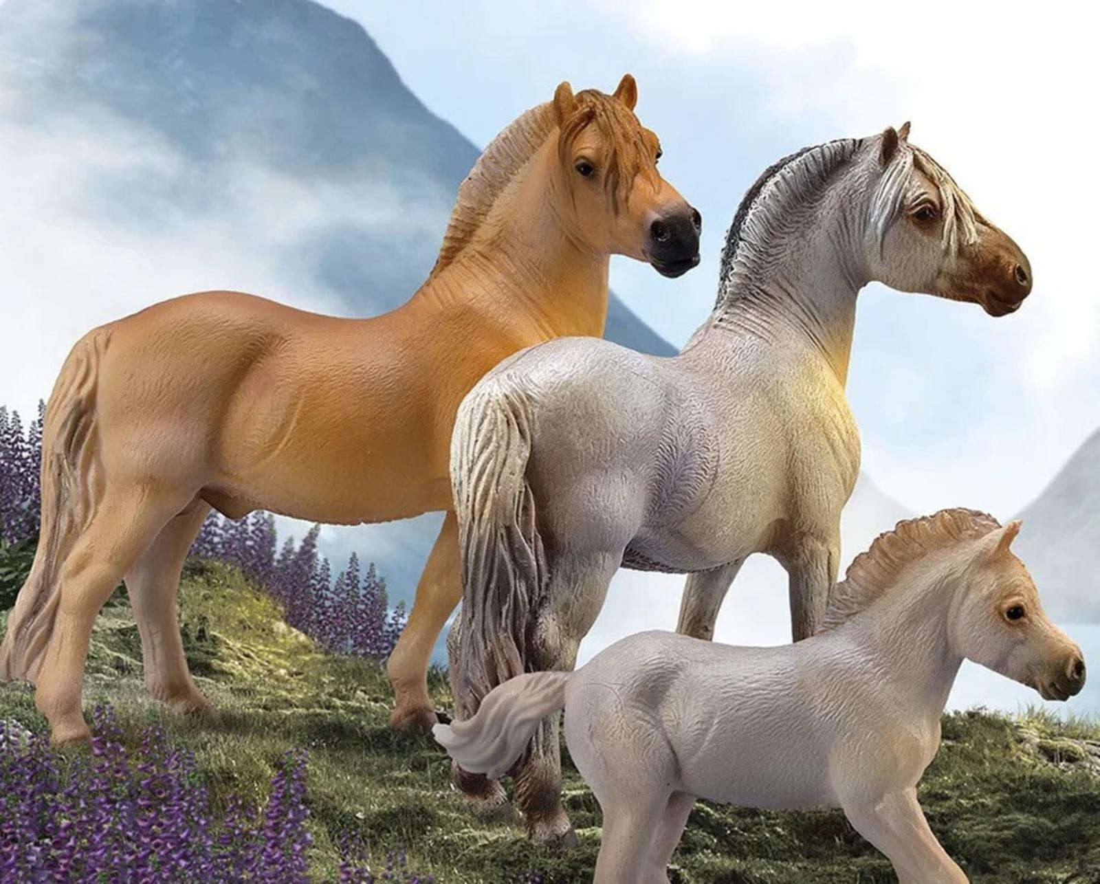 fjord-stallion-brown-dun-model-breyer-778071_870x700