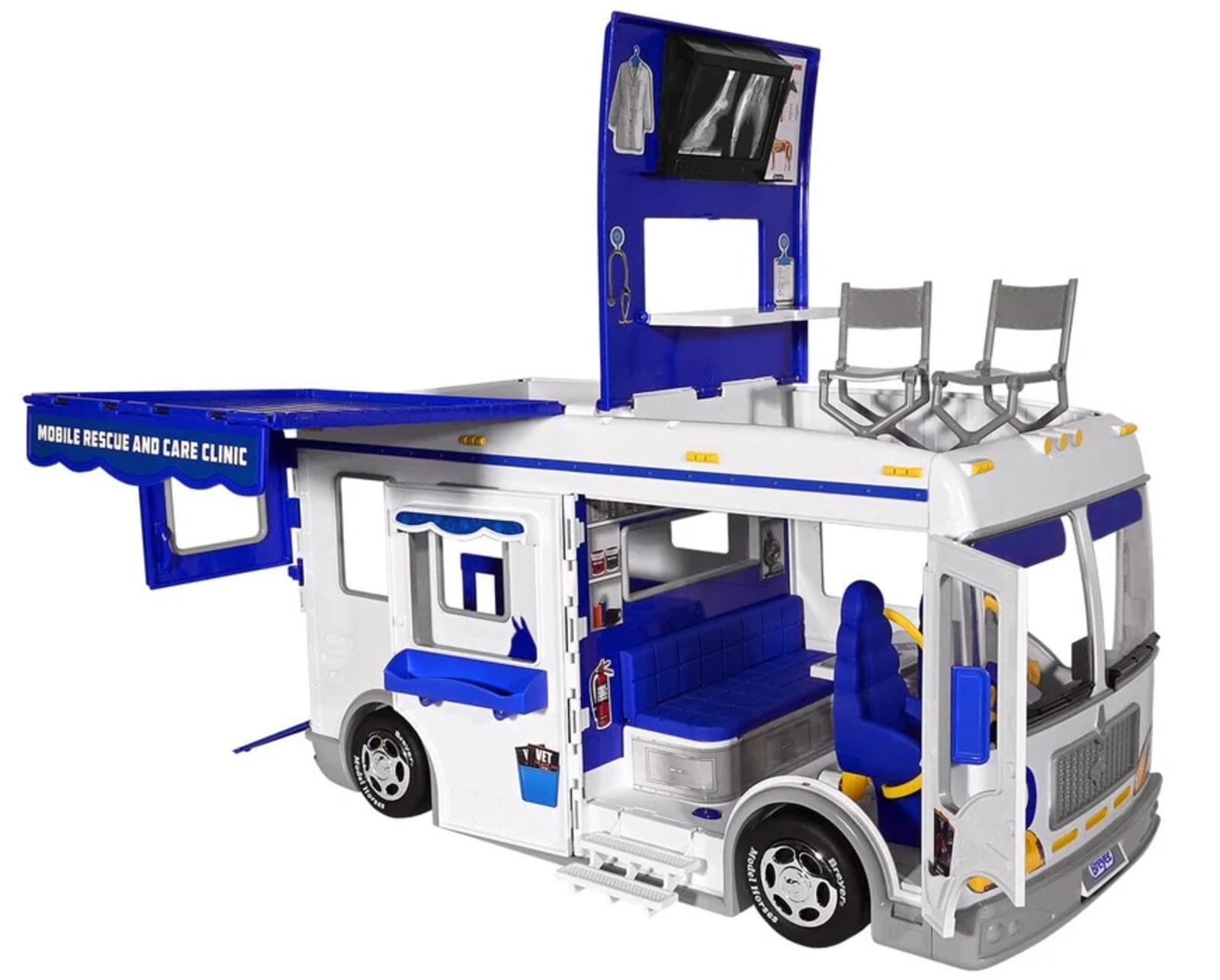 mobile-rescue-care-clinic-model-breyer-523615_870x700