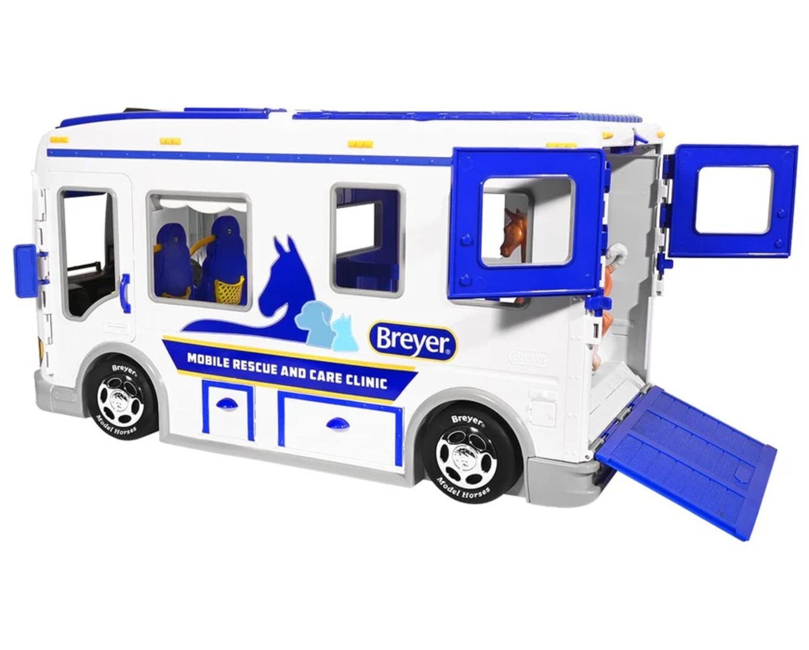 mobile-rescue-care-clinic-model-breyer-208105_870x700