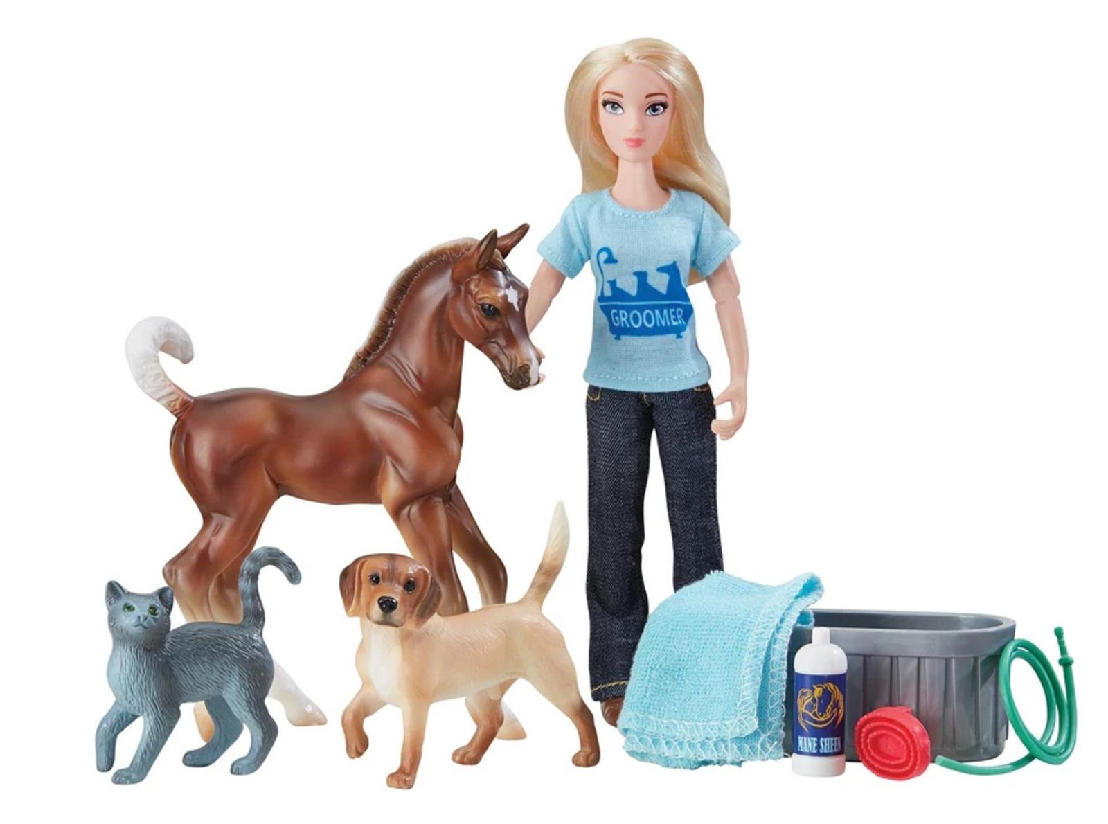 pet-groomer-model-breyer-914193_942x700