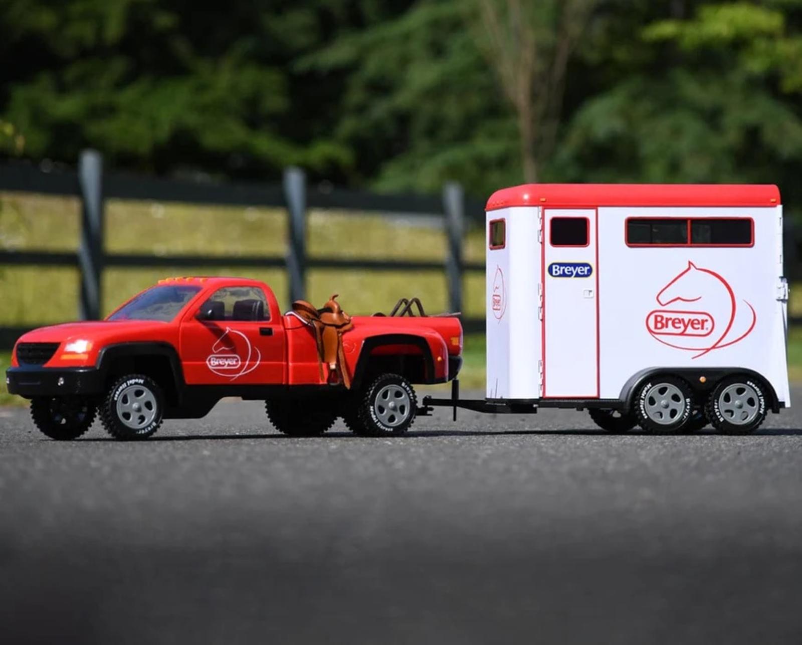 traditional-series-dually-truck-model-breyer-158552_870x700