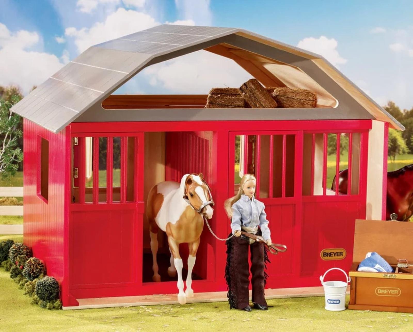 two-stall-barn-model-breyer-907630_870x700