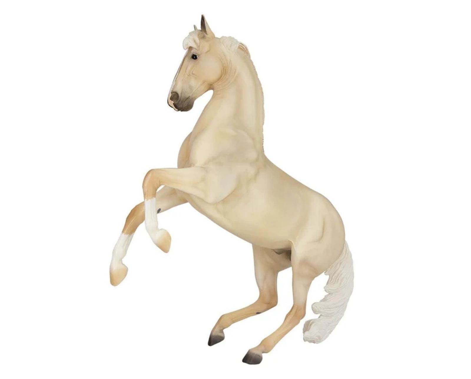 cloud-30th-anniversary-edition-model-breyer-385698_870x700