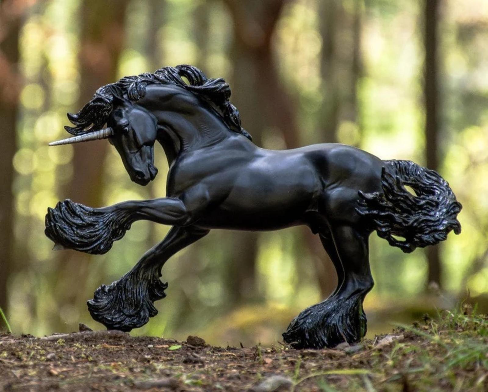 obsidian-model-breyer-133170_870x700