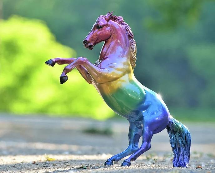 content/products/jewels-fall-2022-rainbow-decorator-model-breyer-978958_870x700