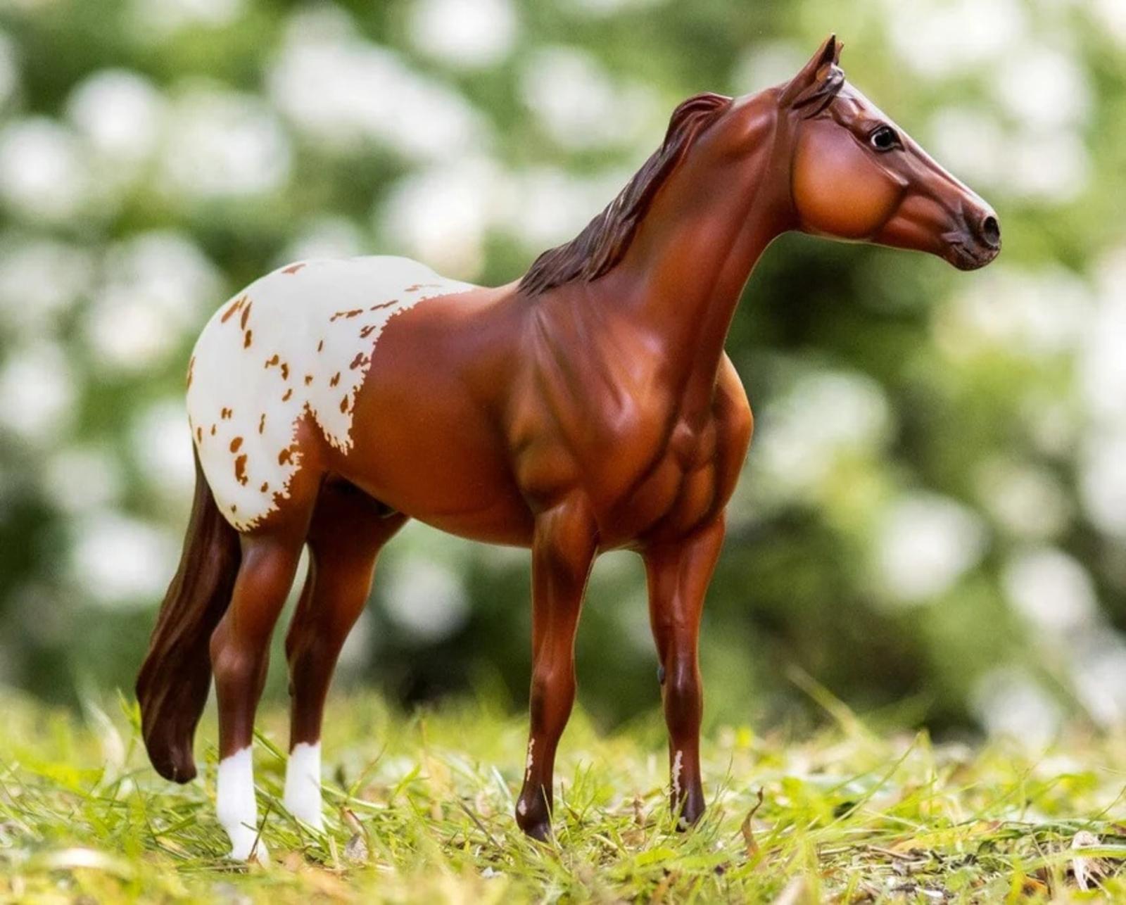 the-ideal-series-appaloosa-model-breyer-479500_870x700