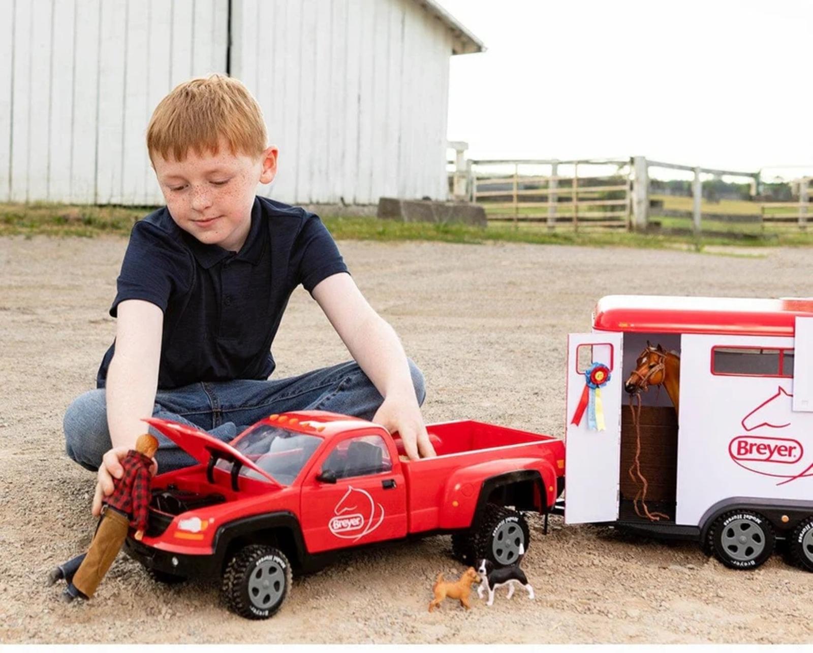 traditional-series-two-horse-trailer-model-breyer-618409_870x700