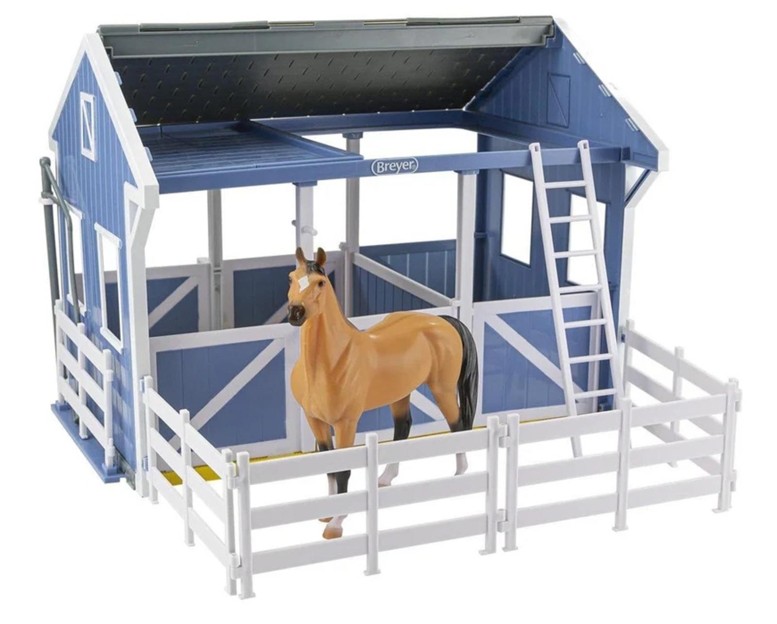 deluxe-country-stable-with-horse-wash-stall-model-breyer-995811_870x700