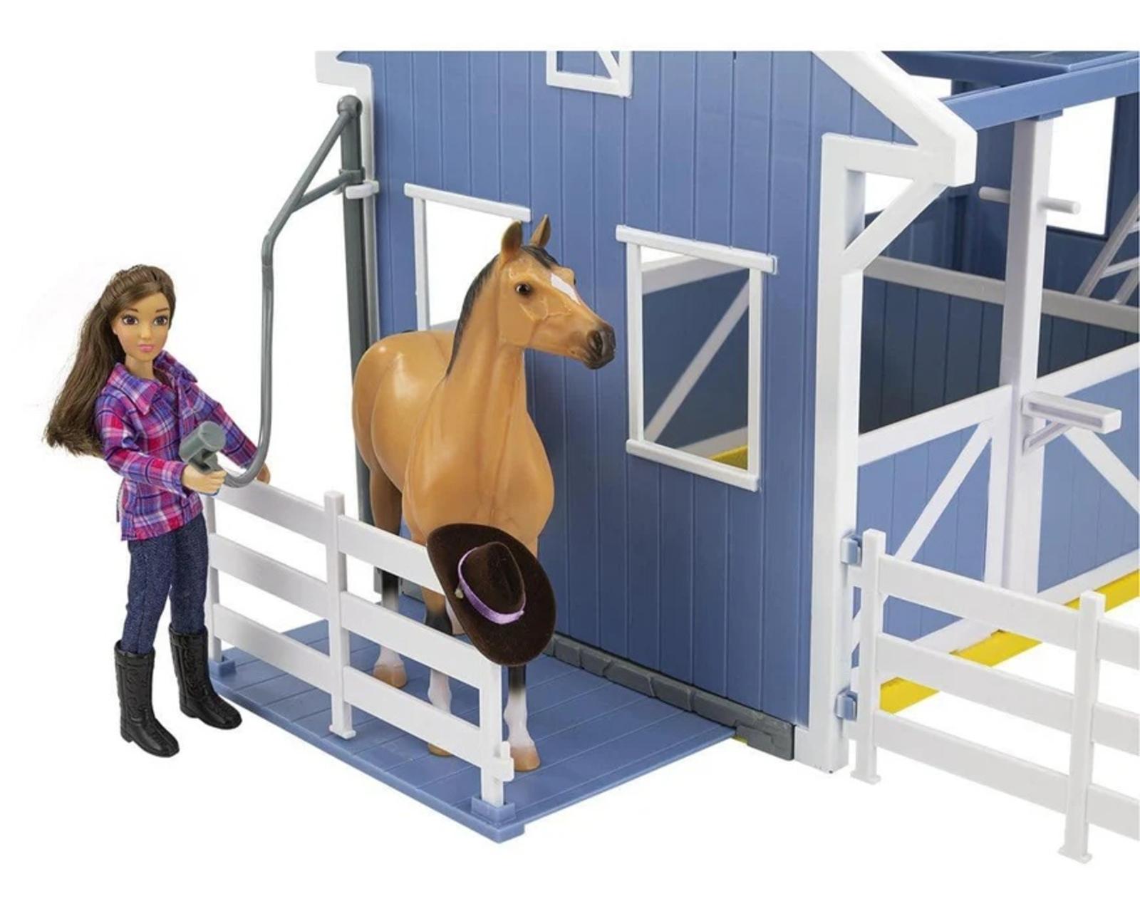 deluxe-country-stable-with-horse-wash-stall-model-breyer-168764_870x700
